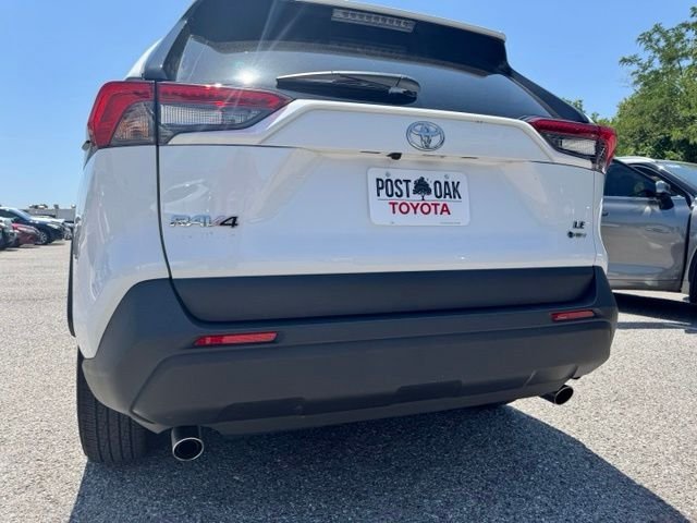 2025 Toyota RAV4 LE - Photo 9