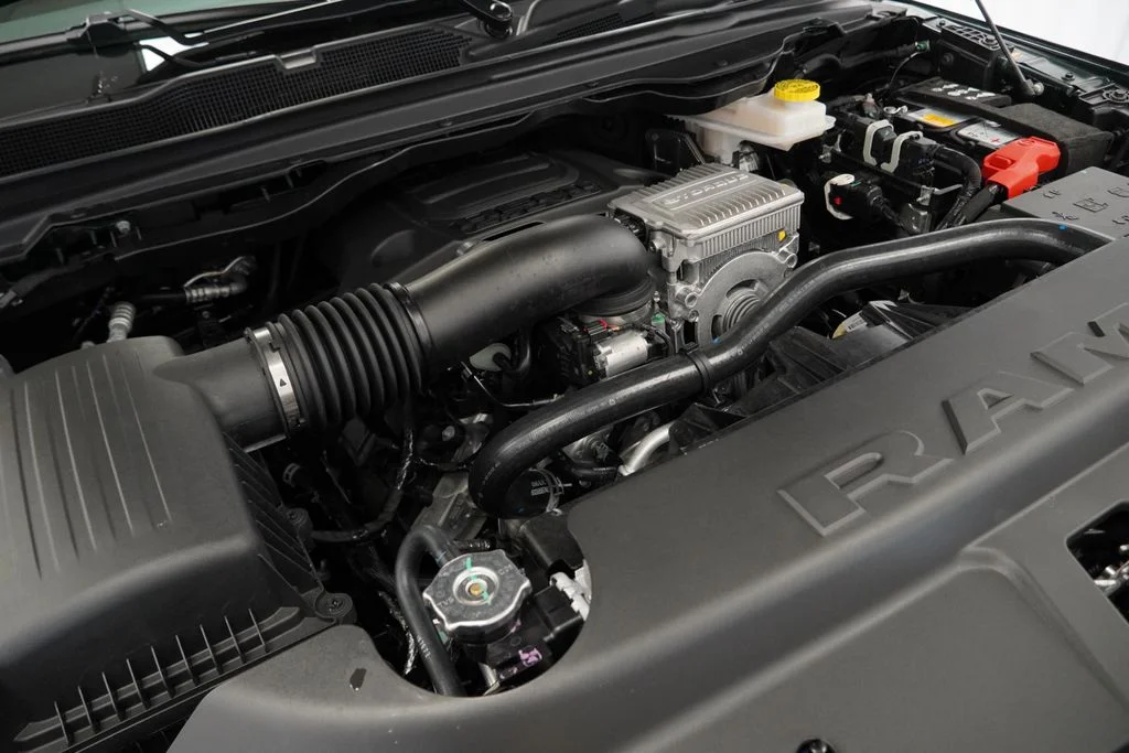New 2026 Serrano-Green Metallic Exterior Paint RAM Laramie image 39
