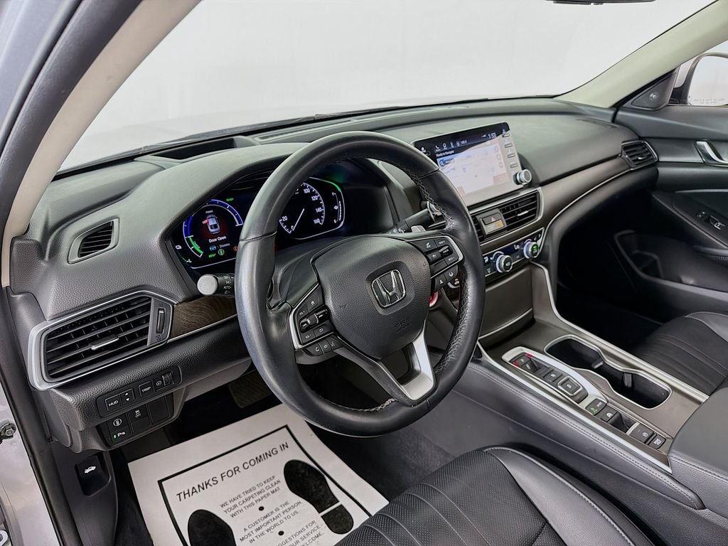 Used 2022 Lunar Silver Metallic Honda Touring image 9