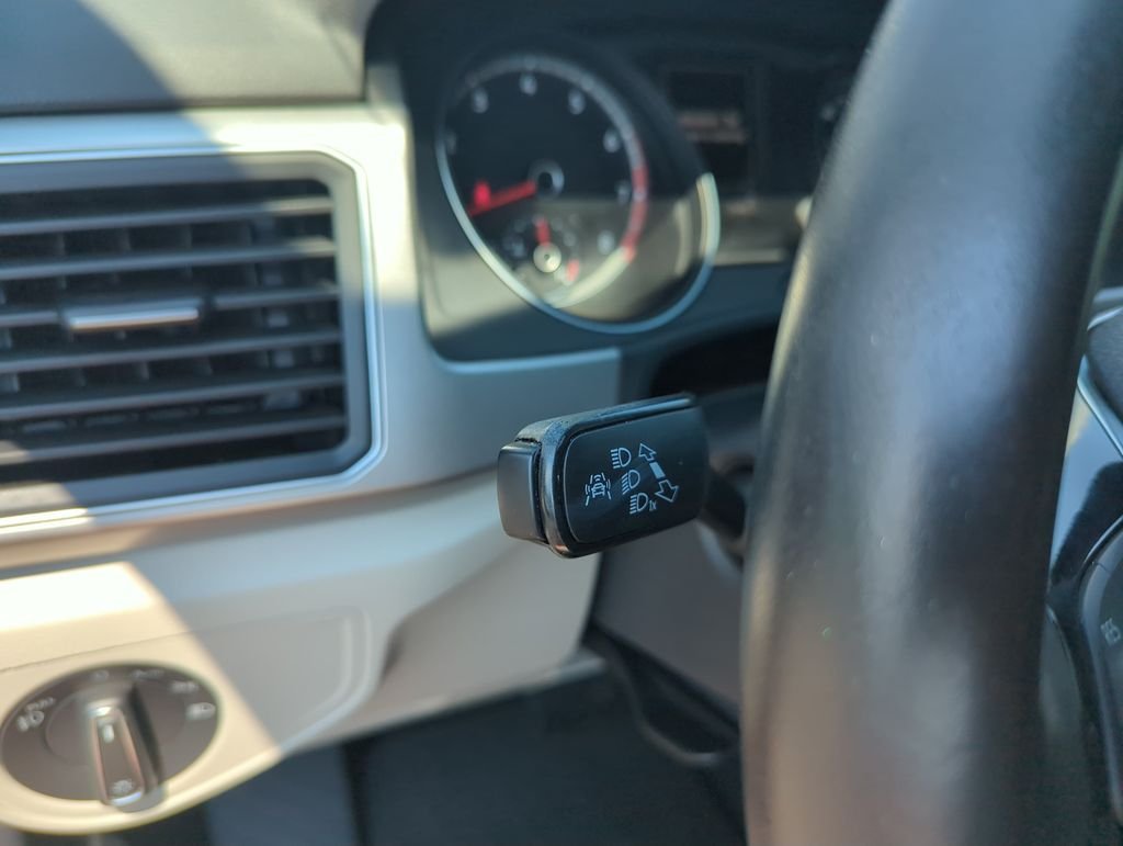 Used 2018  Volkswagen 3.6L V6 SE image 22