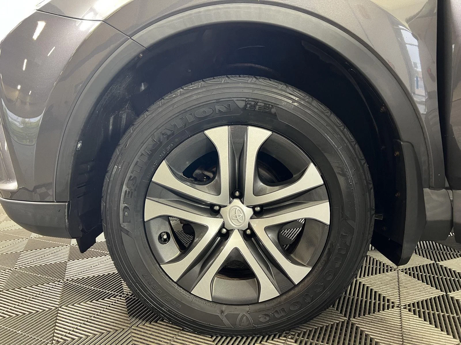 Used 2016 Magnetic Gray Metallic Toyota LE image 4