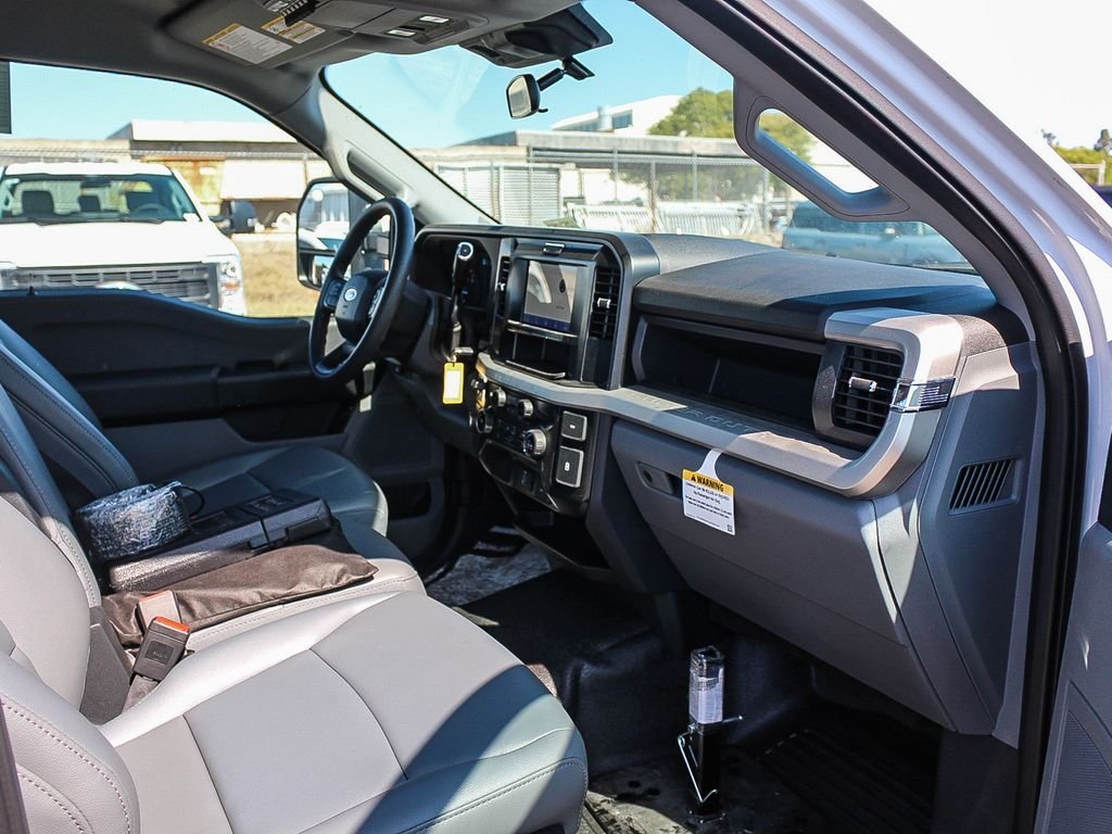 New 2025 Oxford White Ford XL image 15