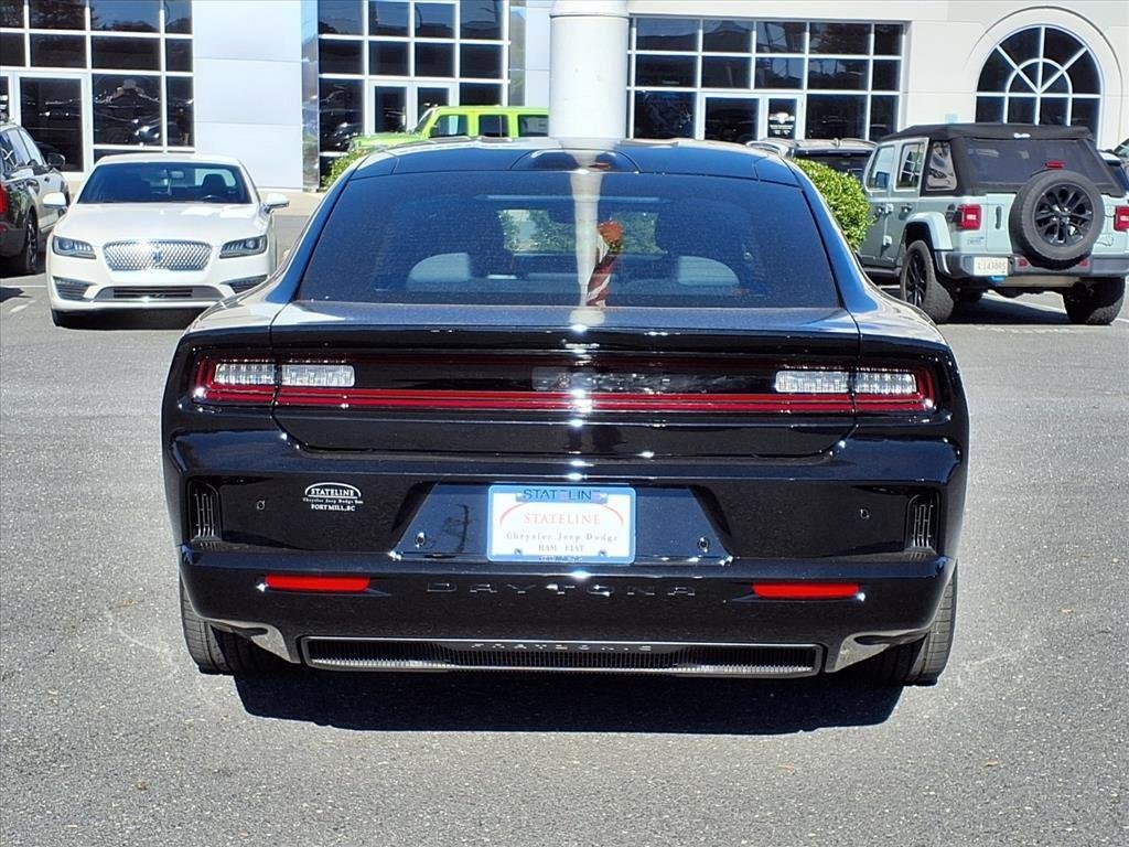 Used 2025 Diamond Black Crystal Pearlcoat Dodge R/T image 17