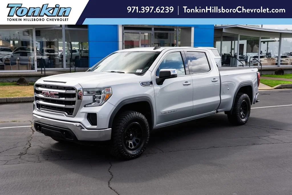 Used 2020 Quicksilver Metallic GMC SLE image 1