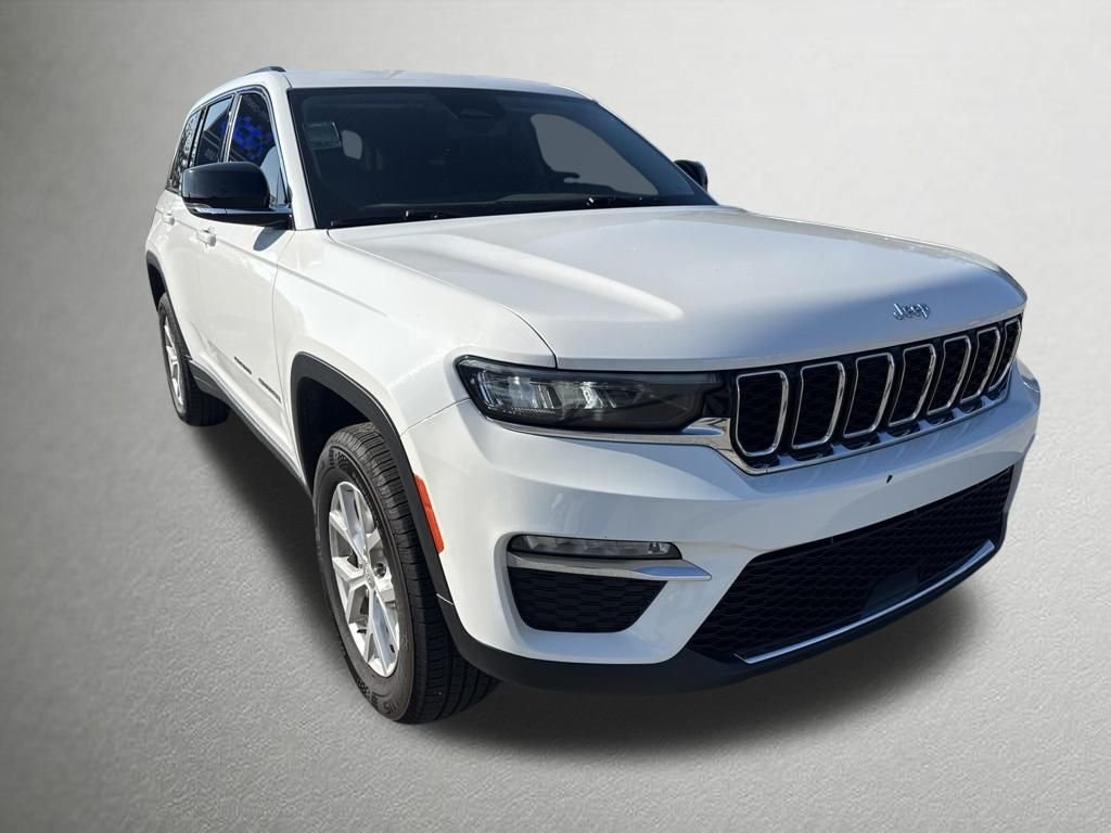 Used 2023  Jeep Limited image 1