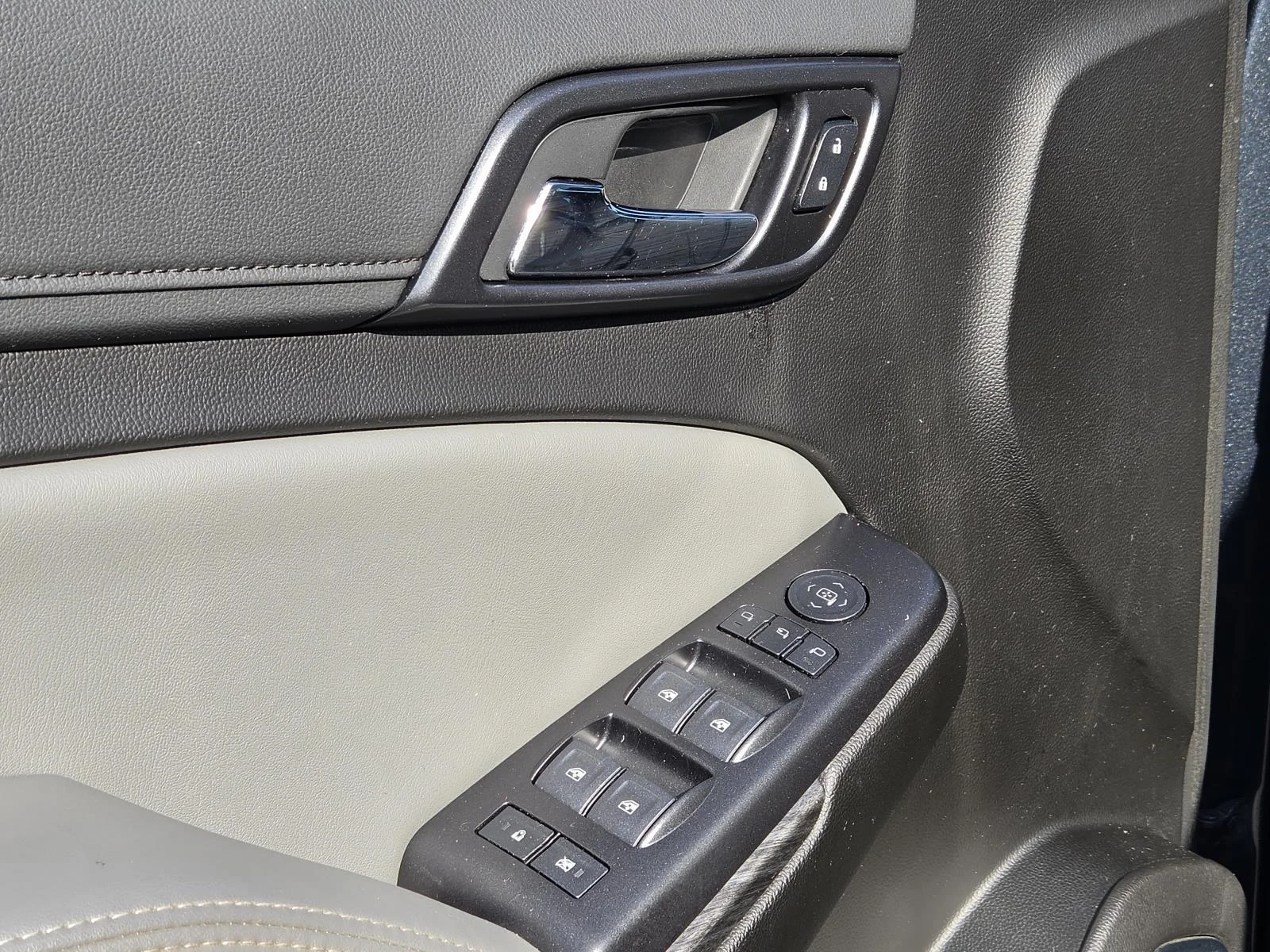 Used 2020 Gray Chevrolet 2WD 4dr LT image 33