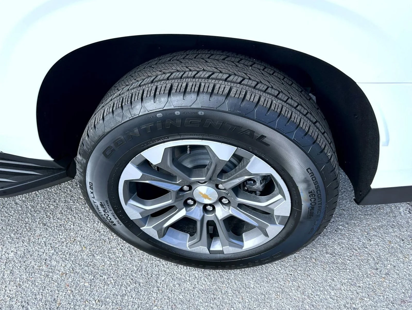 New 2026 Summit White Chevrolet LT image 24