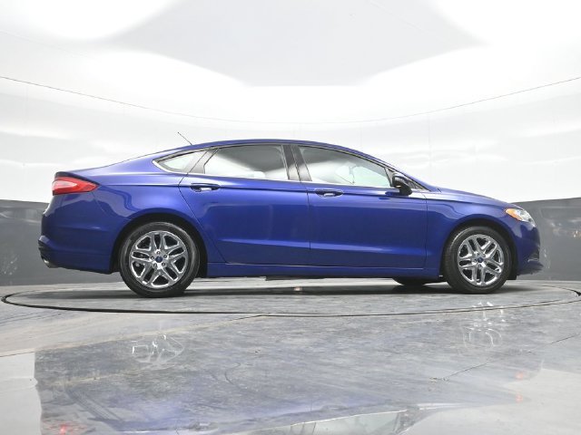 Used 2016 Blue Ford SE image 25