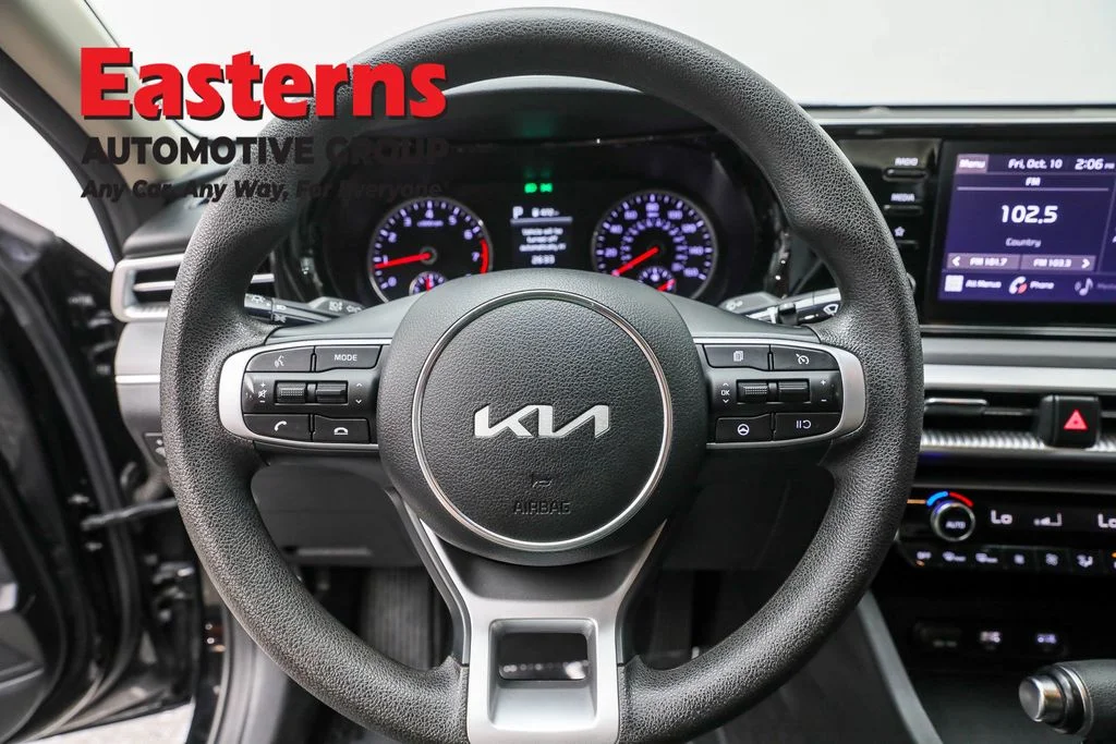 Used 2023 Black Kia LXS image 10