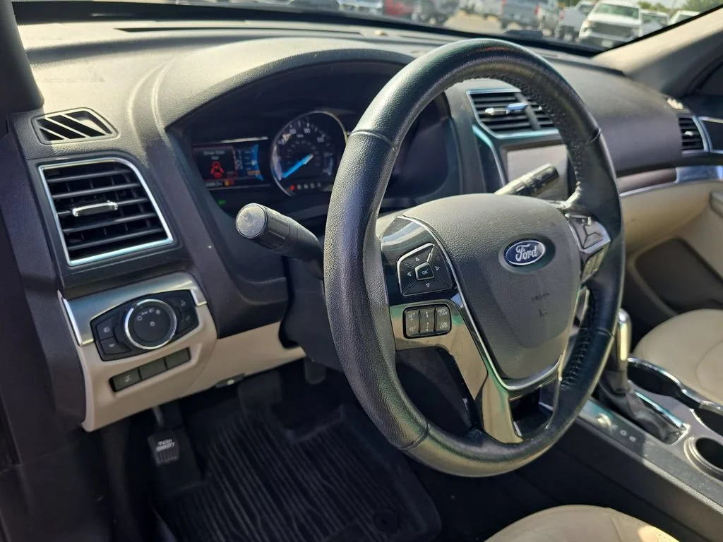 Used 2018 Red Ford Limited image 16