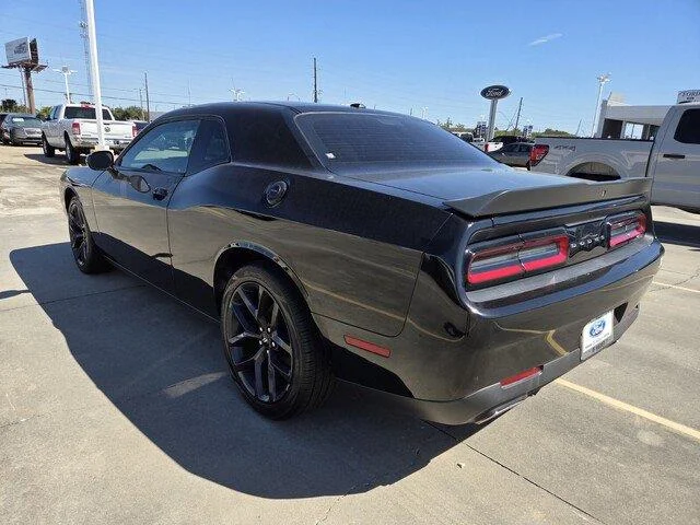 Used 2019 Pitch Black Clearcoat Dodge SXT image 3