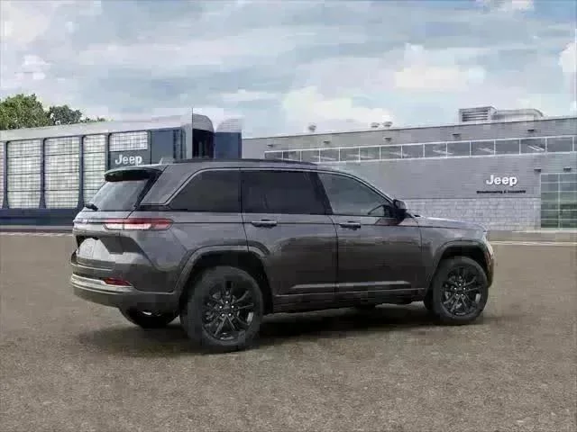 New 2026 Baltic Gray Metallic Clear-Coat Exterior Paint Jeep Limited image 2