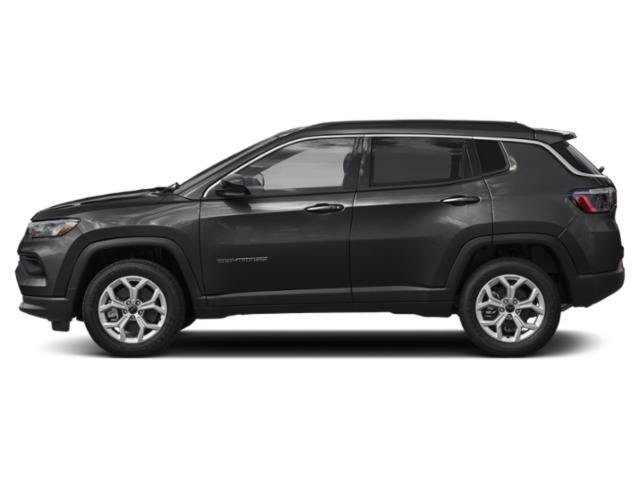 New 2026 Diamond Black Crystal Pearlcoat Jeep Latitude Altitude image 3