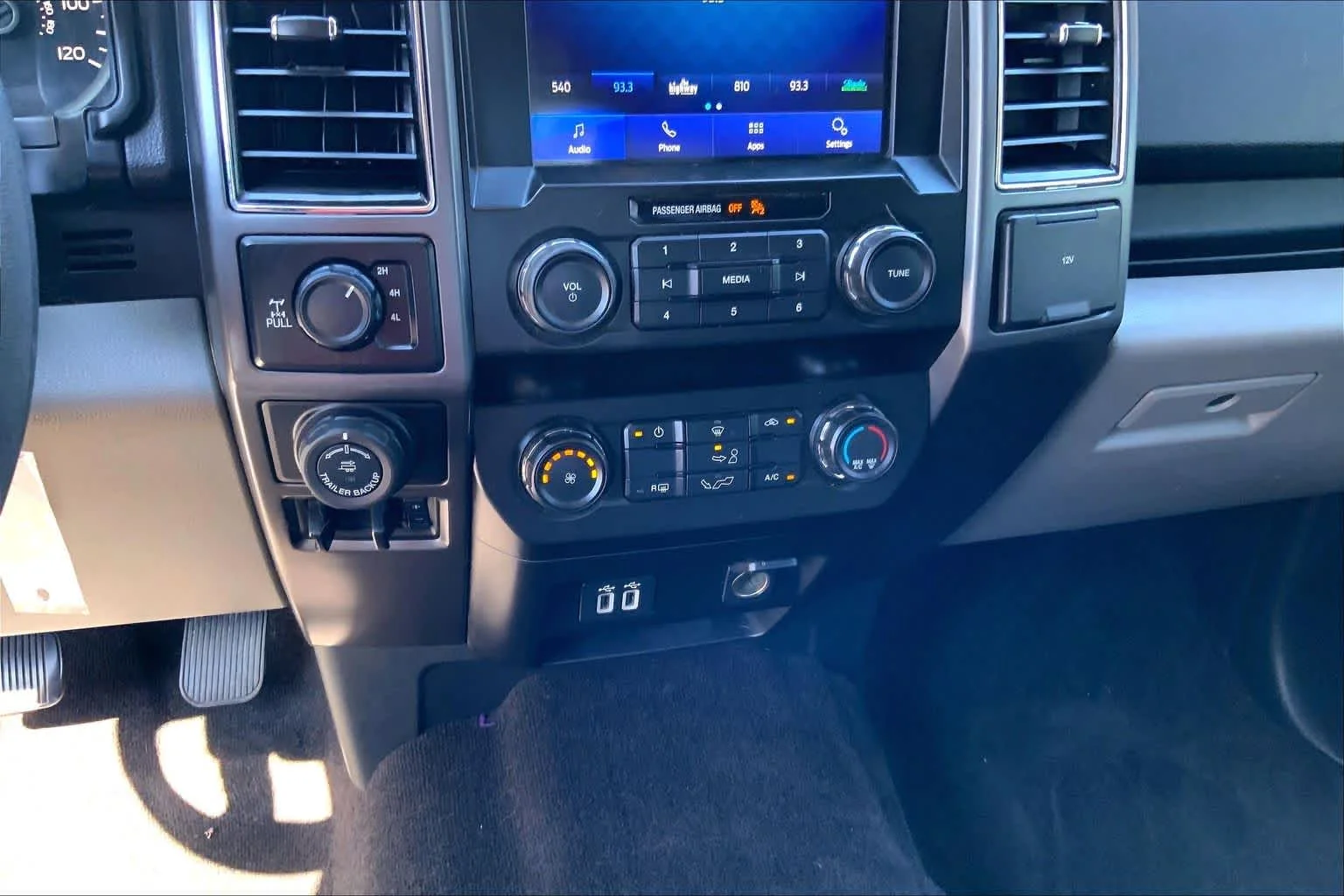 Used 2020 Oxford White Ford XLT image 31