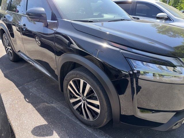 Used 2023 Super Black Nissan Platinum image 7