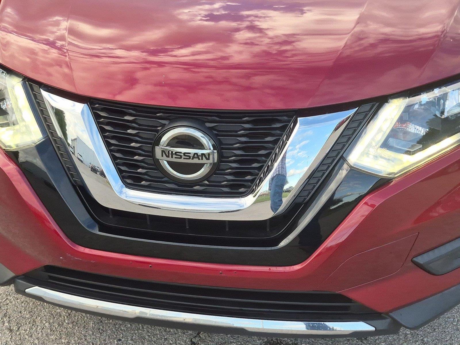 Used 2020 Scarlet Ember Tintcoat Nissan SV image 13