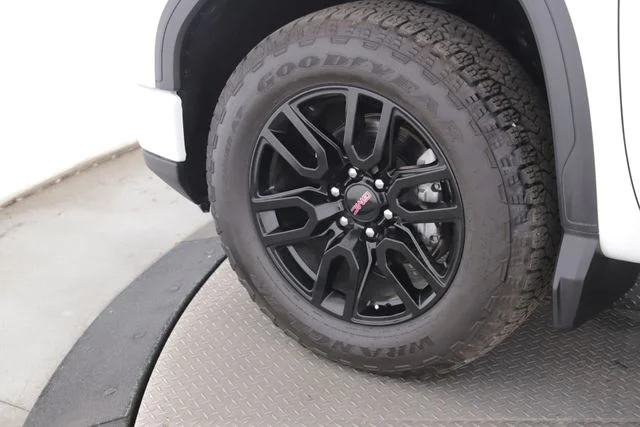 Used 2025 White GMC Elevation image 13