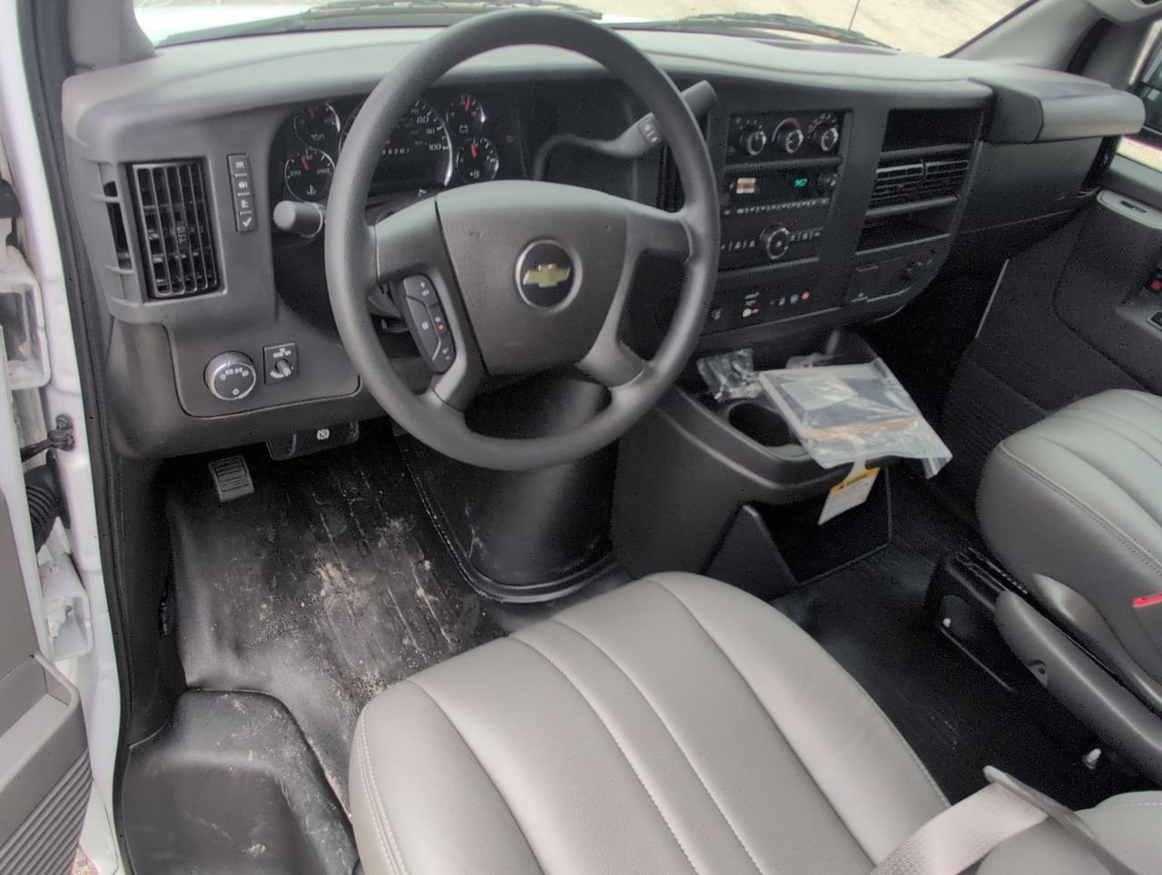2025 Chevrolet Express Cargo Work Van - Photo 10