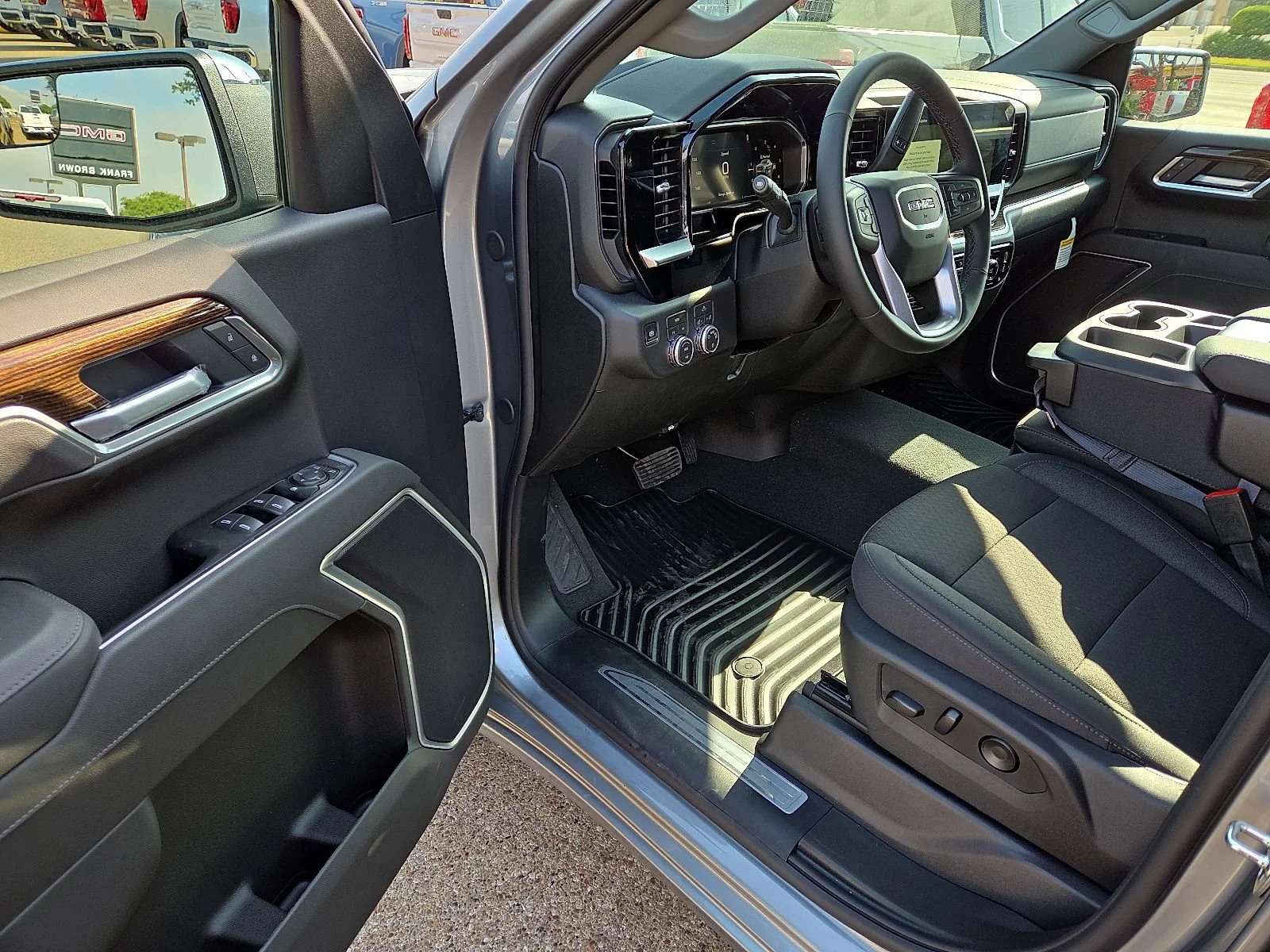 2026 GMC Sierra 1500 SLE - Photo 11
