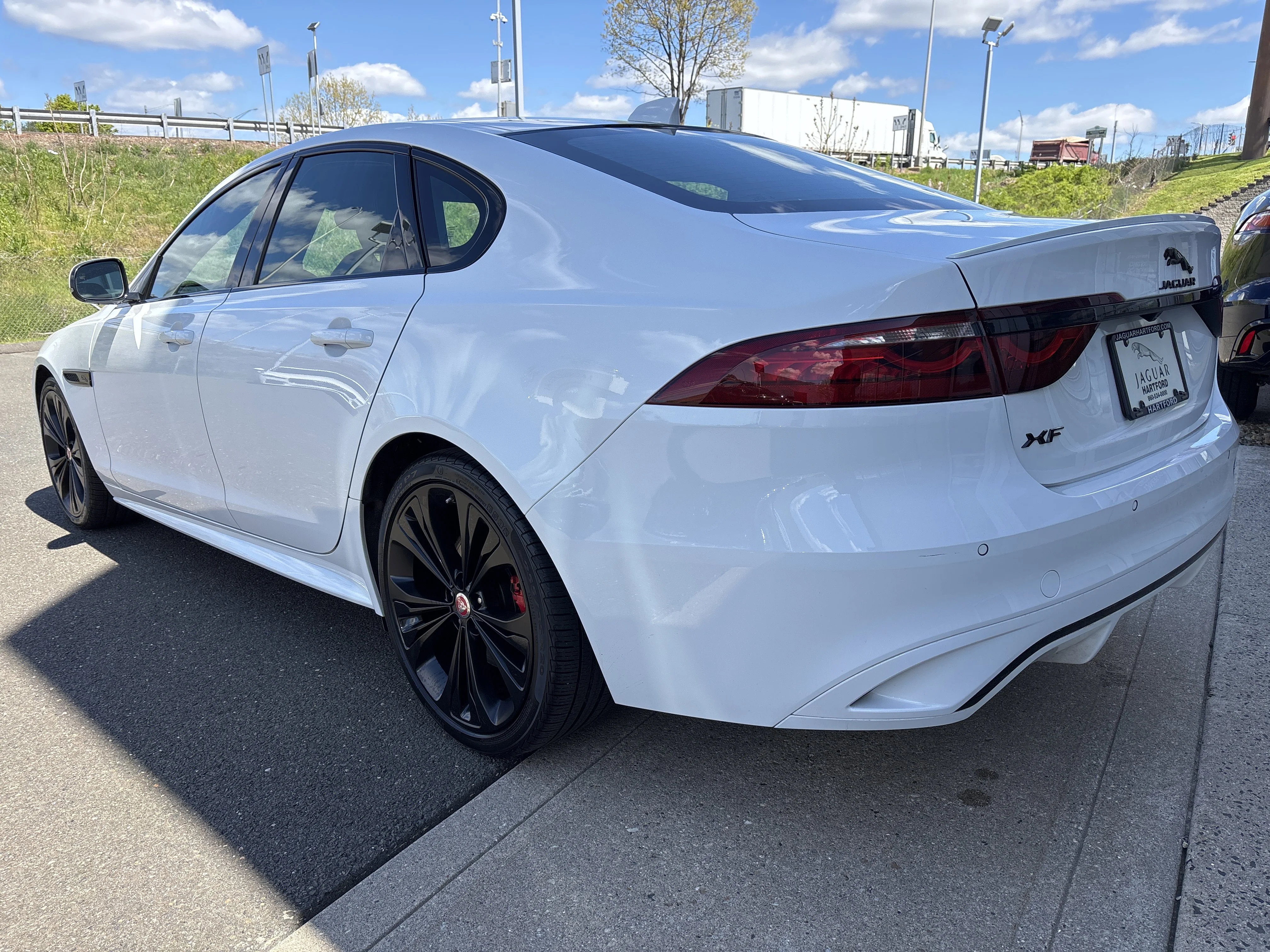 Used 2023 Fuji White Jaguar R-Dynamic SE image 6