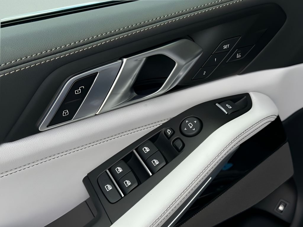 New 2026 Carbon Black Metallic BMW xDrive50e image 12