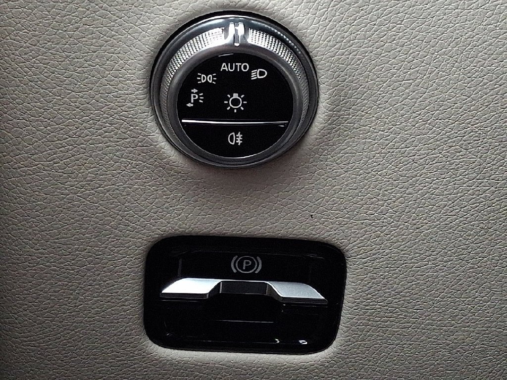Used 2026 Polar White Mercedes-Benz GLC 300 image 16