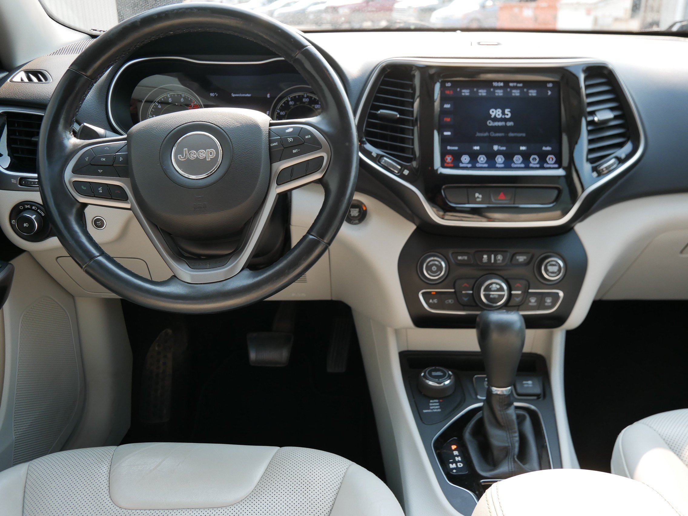 Used 2020 Diamond Black Crystal Pearlcoat Jeep Limited image 16