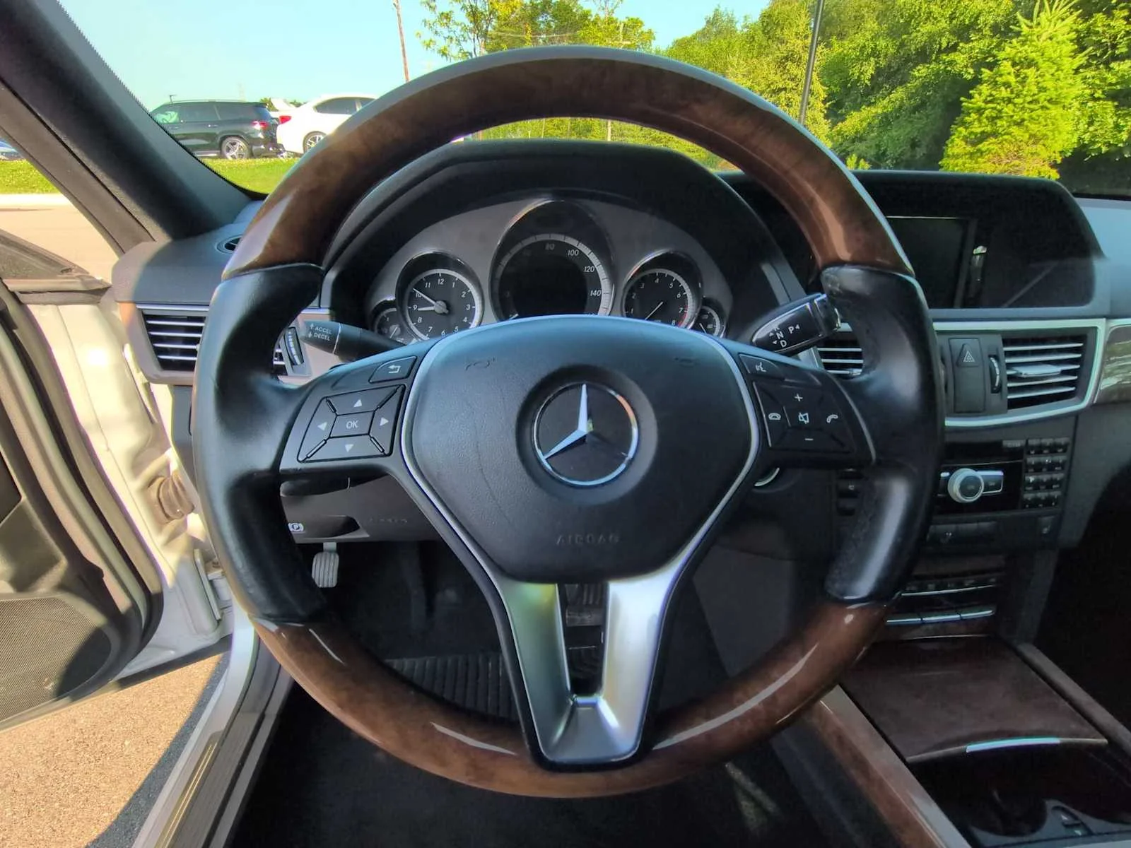 Used 2012 Iridium Silver Metallic Mercedes-Benz E 350 Sport image 25