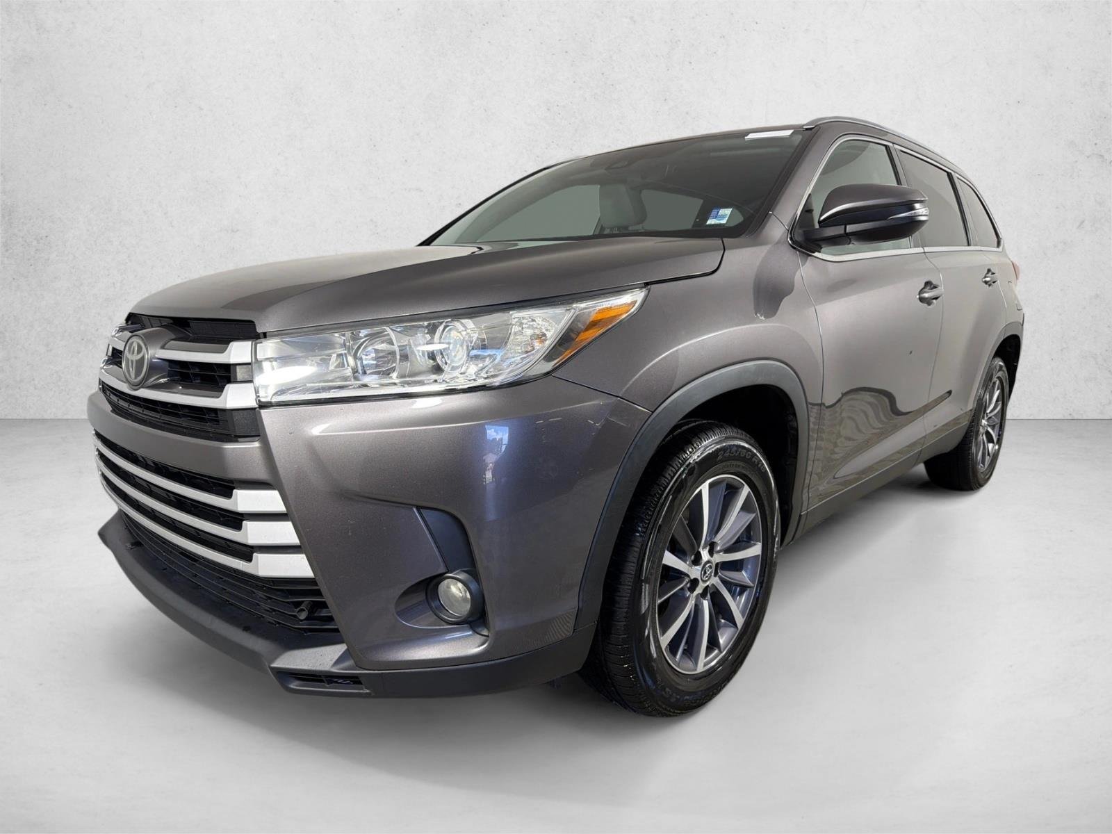 Used 2019 Predawn Gray Mica Toyota XLE image 9