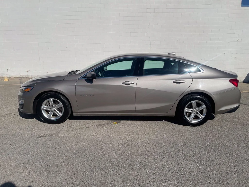 Used 2023 Mineral Gray Metallic Chevrolet LT image 3