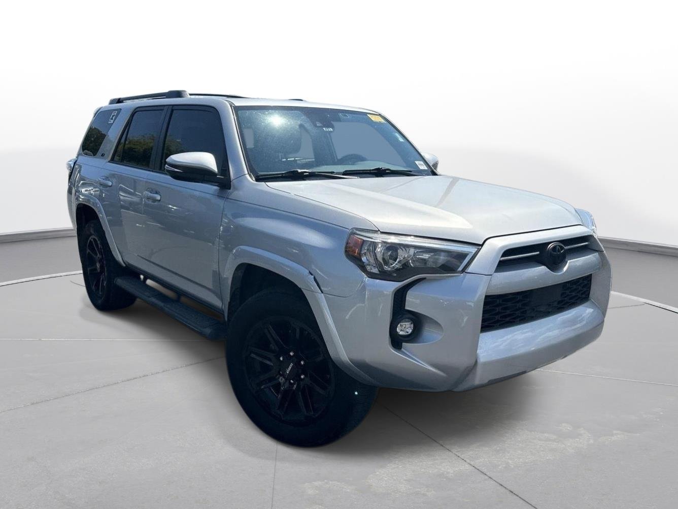 Certified Used 2022 Classic Silver Metallic Toyota SR5 Premium image 4