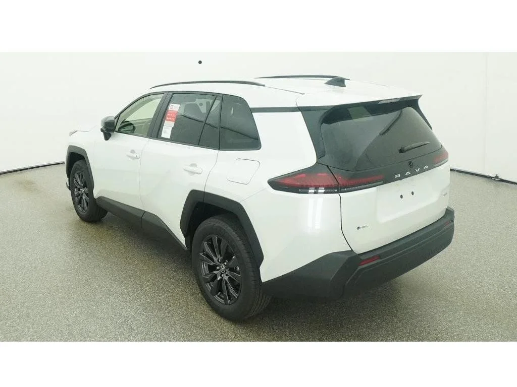 New 2026 Wind Chill Pearl Toyota XLE Premium image 6