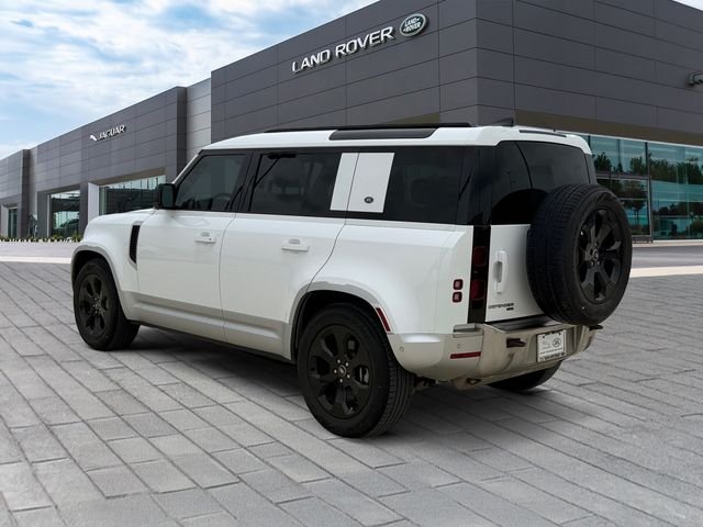 Used 2023 White Land Rover SE image 3