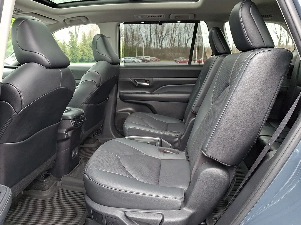 Used 2024 White Toyota Platinum image 10