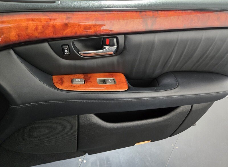 Used 2005 Black Onyx Lexus 430 image 25