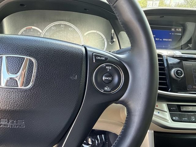 Used 2015 White Honda EX-L image 32