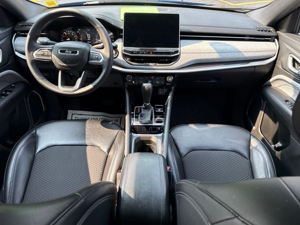 Used 2023 Blue Jeep Latitude image 18