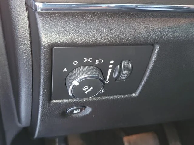 Used 2016 Silver Jeep Limited image 28