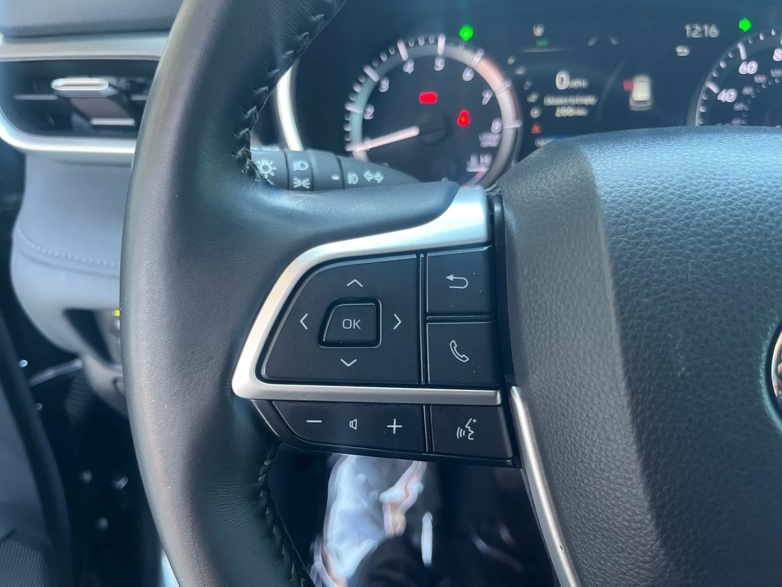 Used 2024 Midnight Black Metallic Toyota XLE AWD image 25