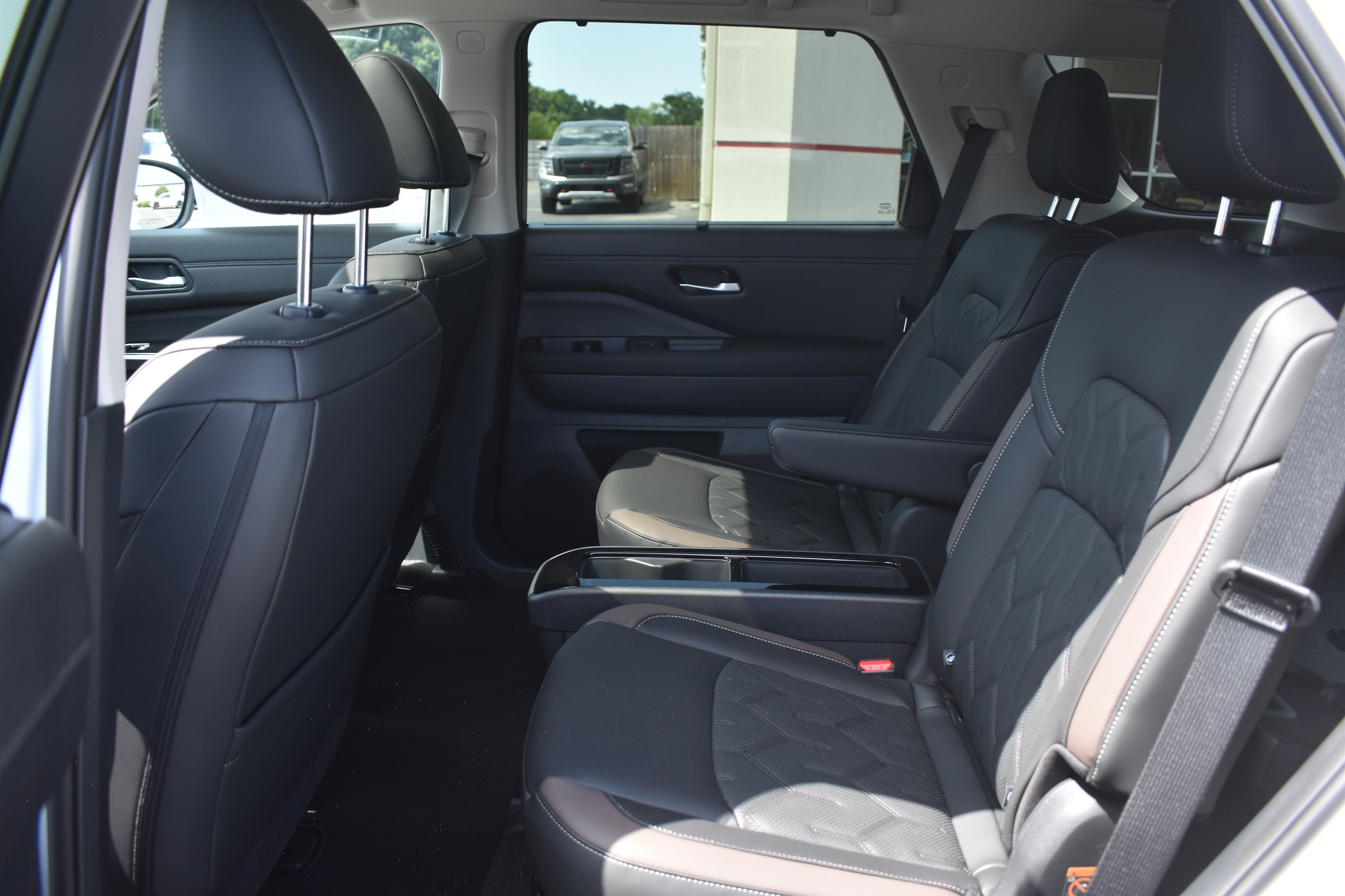 New 2026 Everest White Pearl TriCoat Nissan Platinum image 15