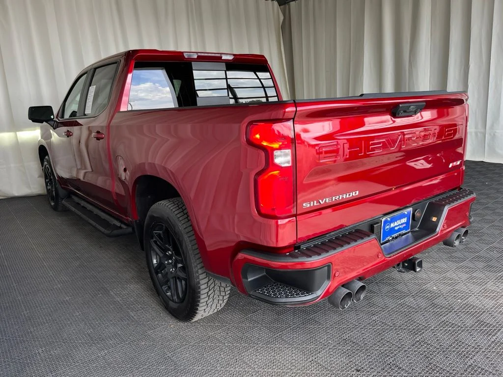 Used 2025 Red Chevrolet RST image 25