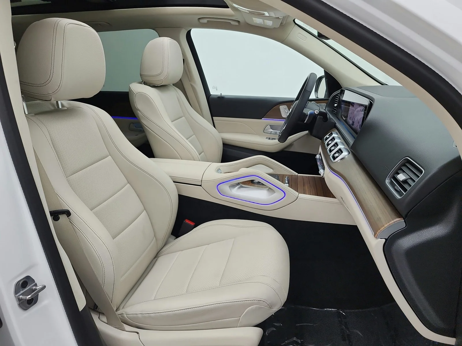 Certified Used 2024 Polar White Mercedes-Benz GLE 350 4MATIC® SUV image 18