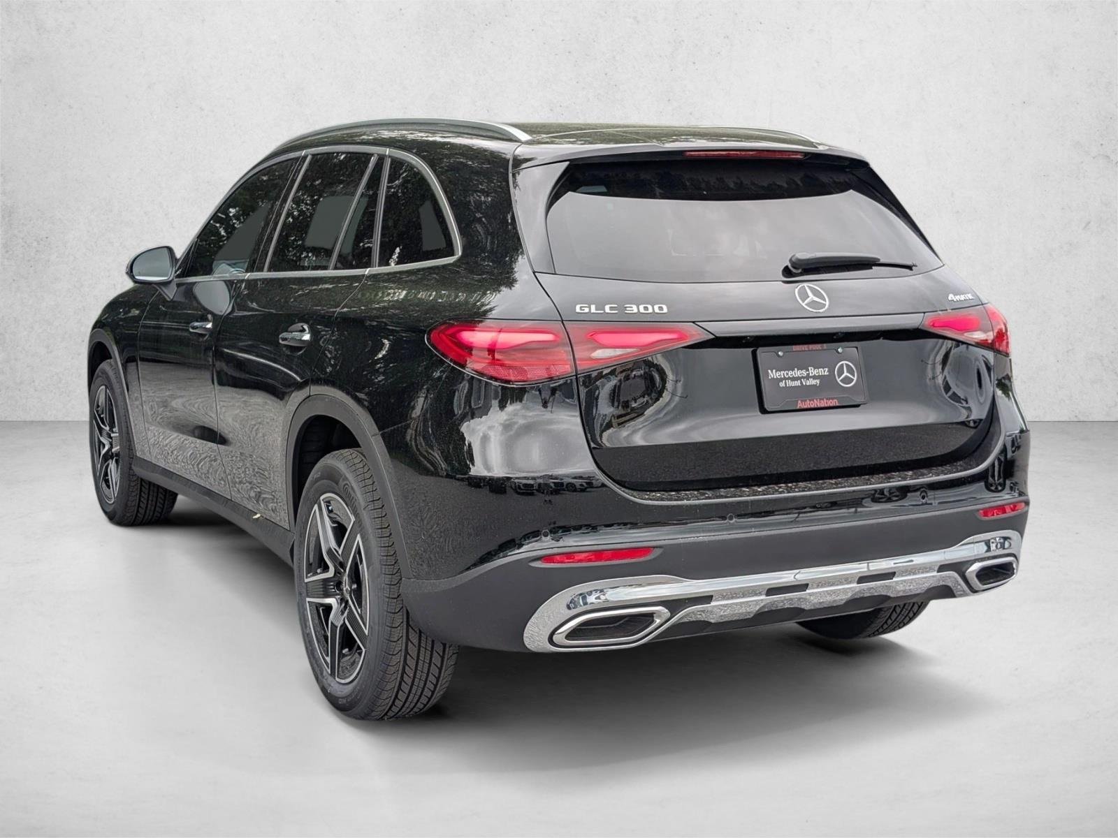 New 2026 Black Mercedes-Benz GLC300 image 9