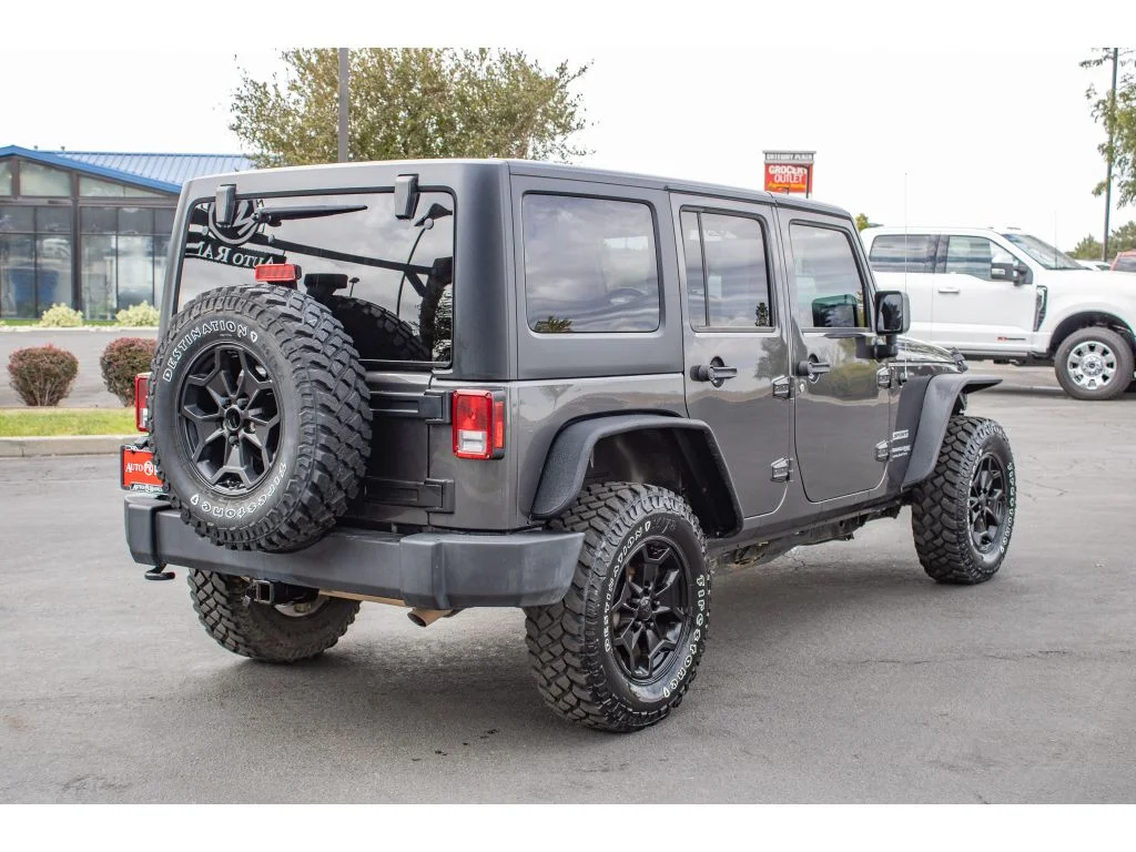 Used 2018 Granite Crystal Metallic Clearcoat Jeep Sport S image 8