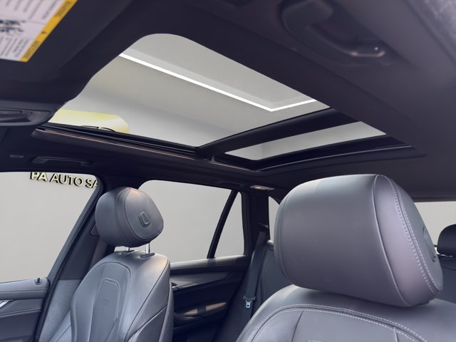 Used 2018 Black BMW  image 24