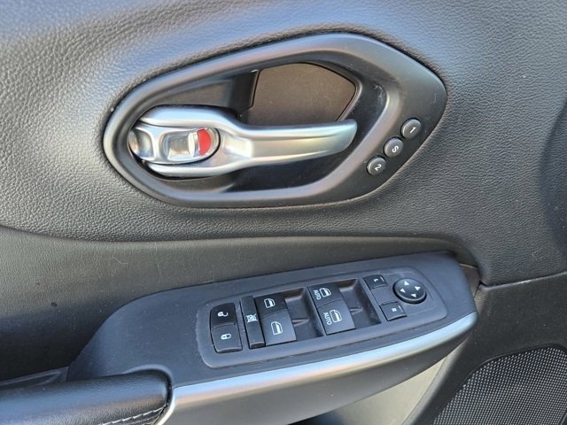 Used 2022 Diamond Black Crystal Pearlcoat Jeep Limited image 33
