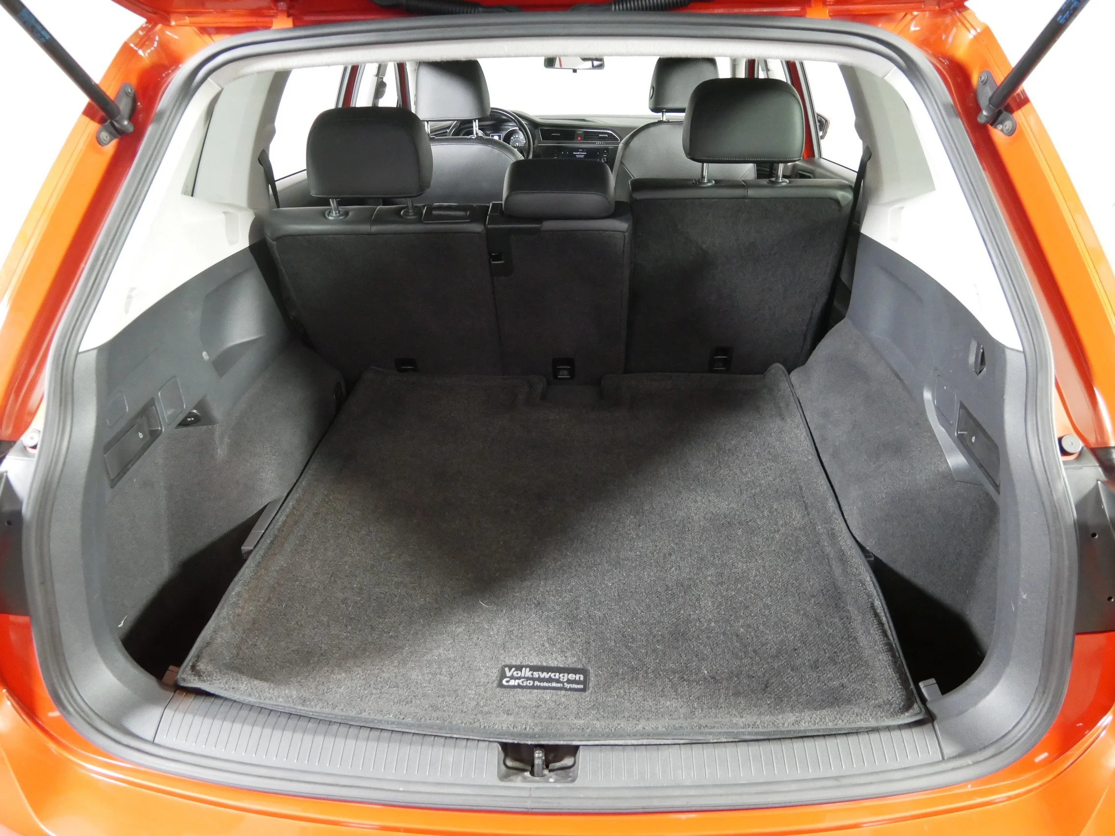 Used 2019 Habanero Orange Metallic Volkswagen SE image 18