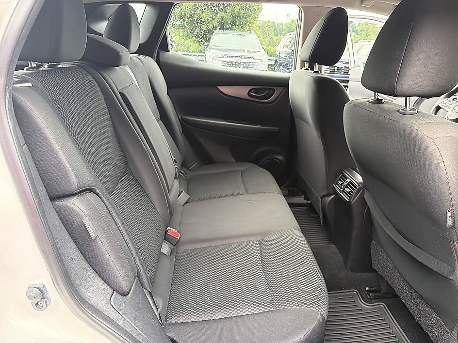 Used 2021 Glacier White Nissan S image 20