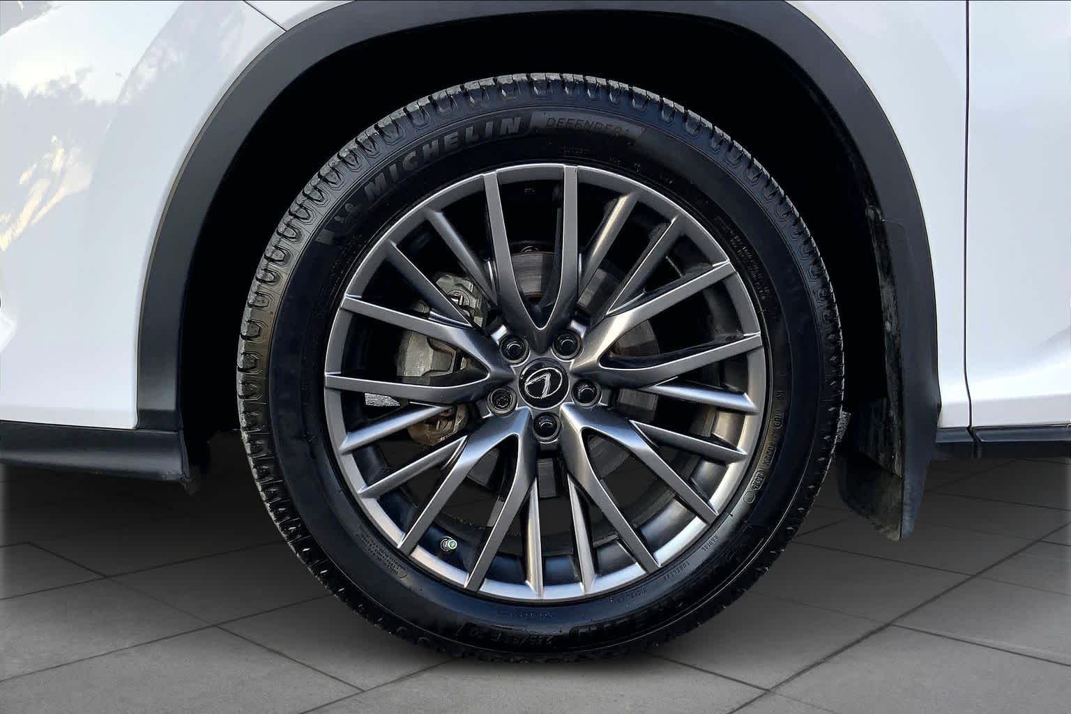 Used 2022 Ultra White Lexus F SPORT Handling image 21