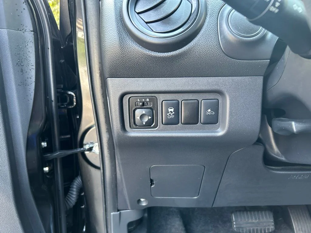 Used 2024 Black Mitsubishi  image 22